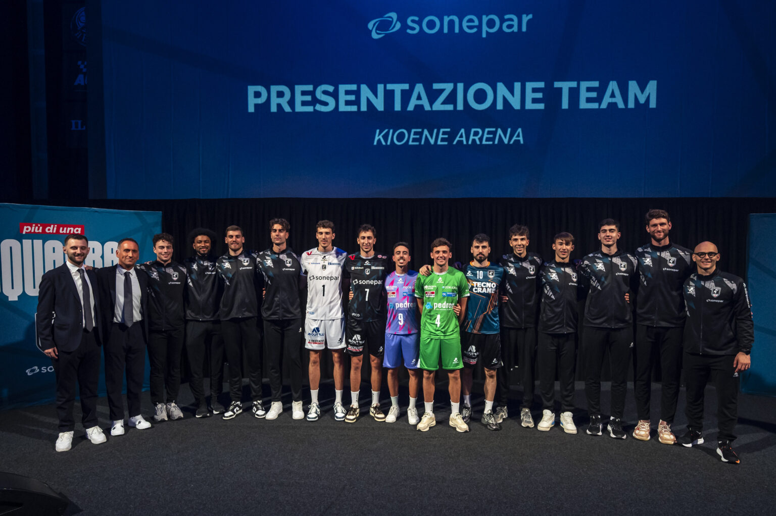 Spettacolo di luci LED Lumen Invoco per presentazione team Sonepar Padova