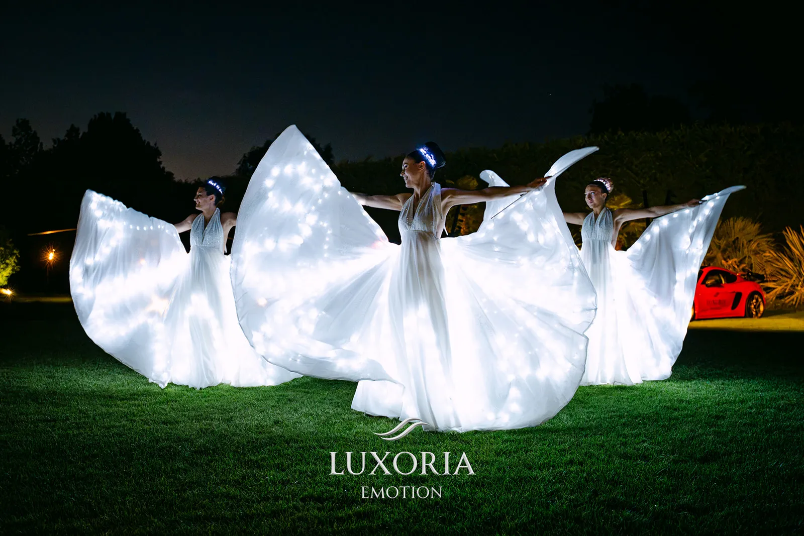 Farfalle luminose per eventi aziendali in una coreografia scenografica ed elegante a cura del team lumen Invoco