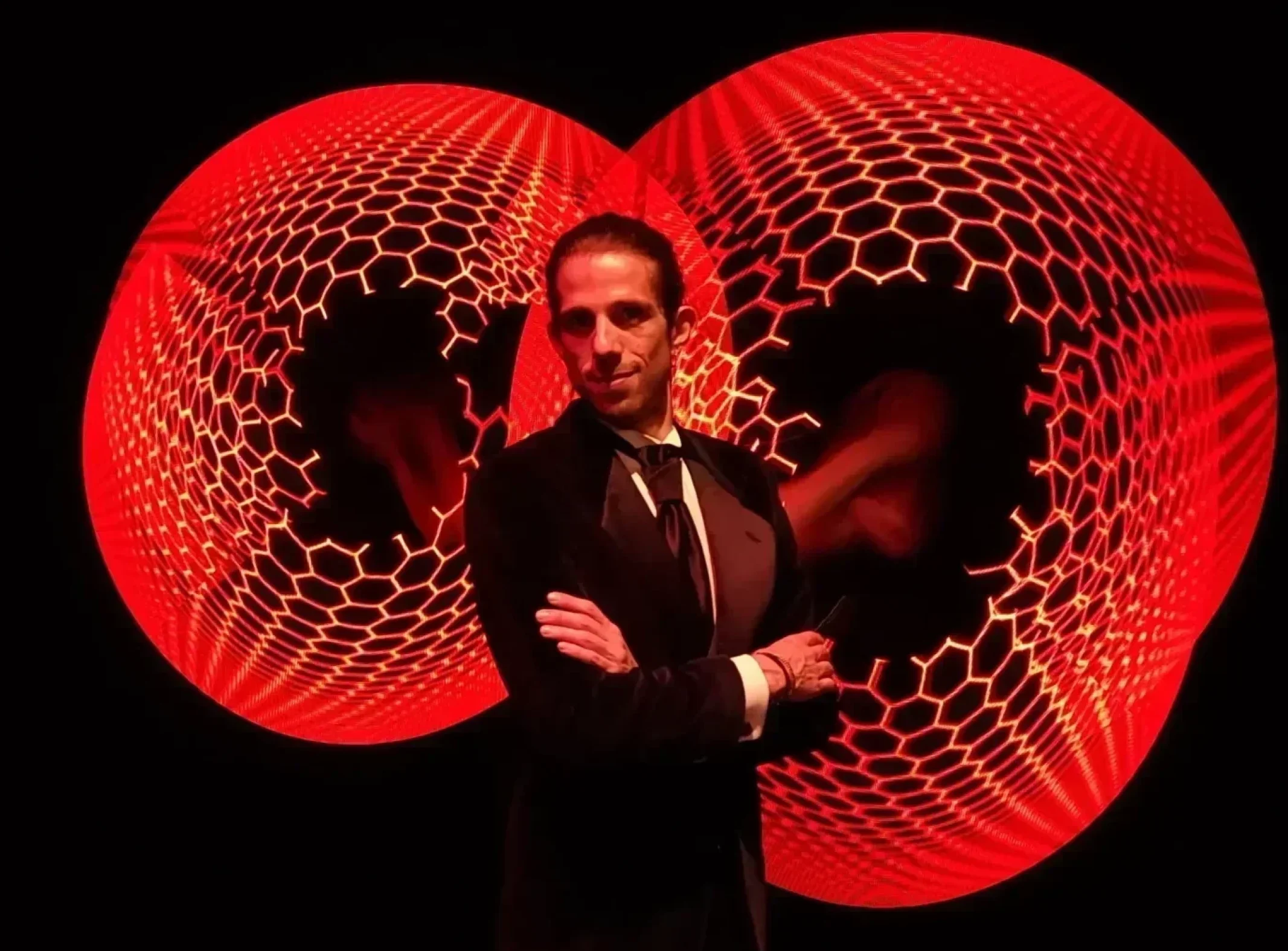 Format artistici di Illusionismo tecnologico e spettacoli luminosi LED con manipolazione di grafiche di Lumen Invoco.