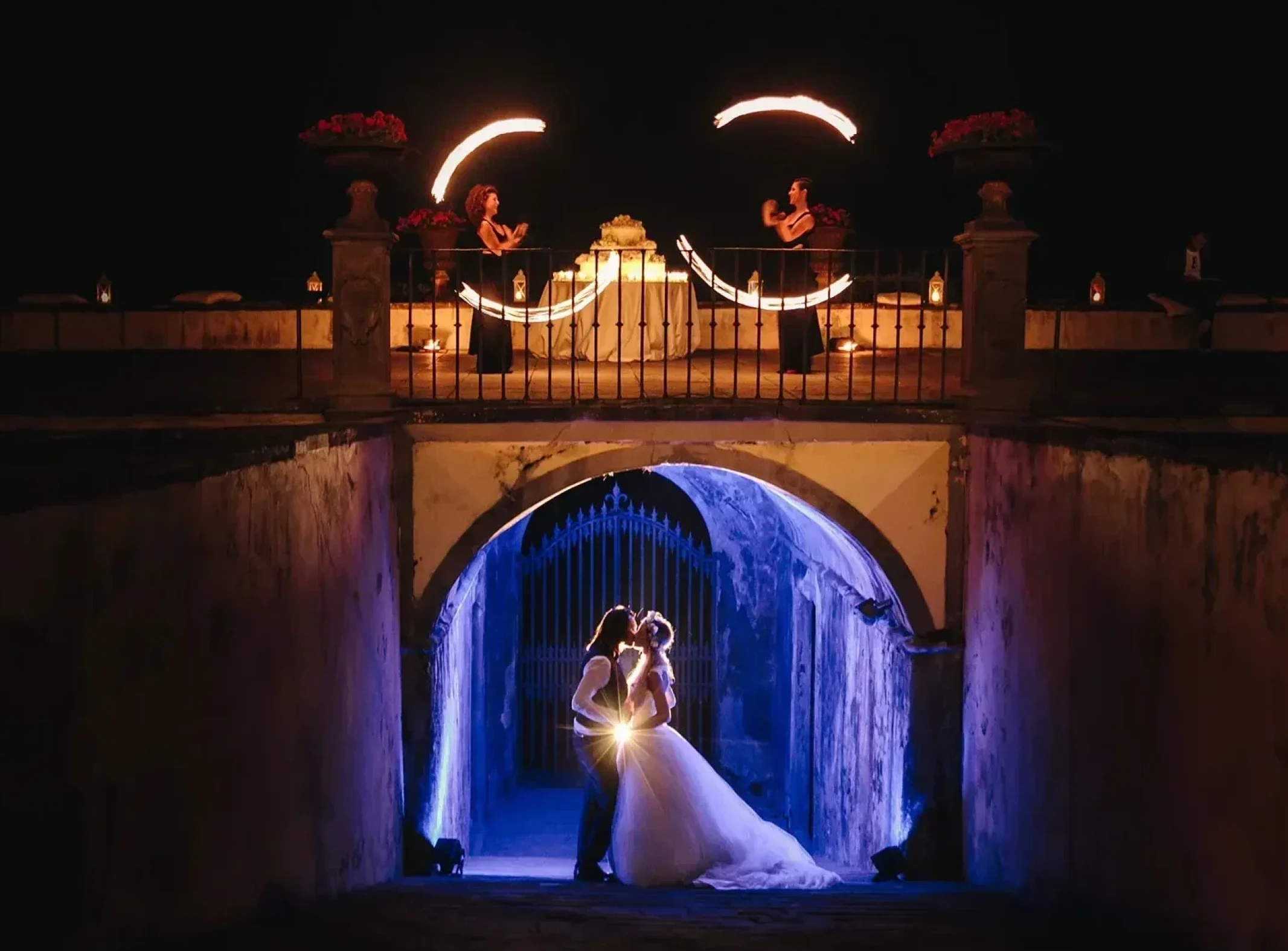 Format Artistici per Destination Wedding: spettacoli luminosi con fuoco per matrimoni in Toscana. Lumen Invoco.